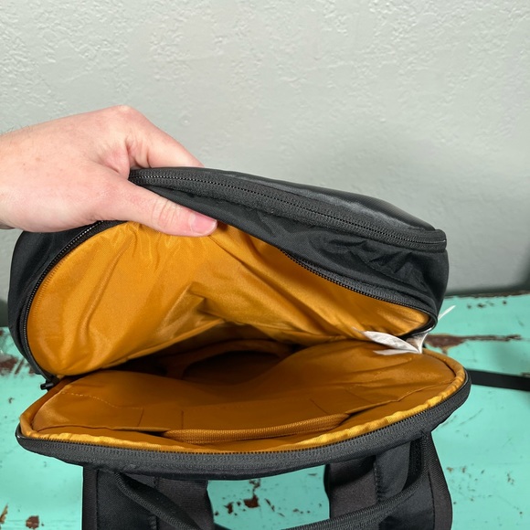 The North Face KABYTE Laptop Commuter Backpack 20L Black - Picture 8 of 8